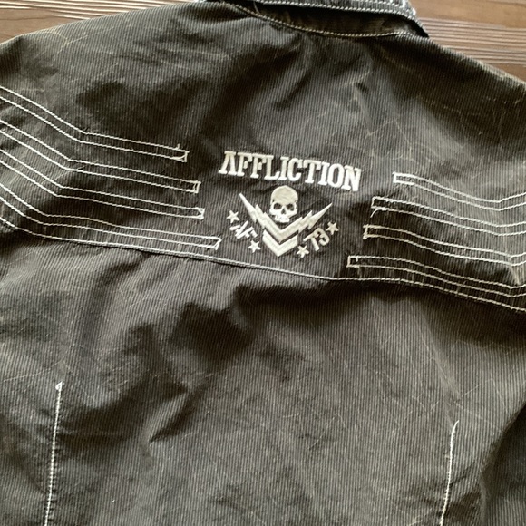 Affliction Men’s Button front distressed corduroy shirt. Size Medium. - Picture 11 of 11